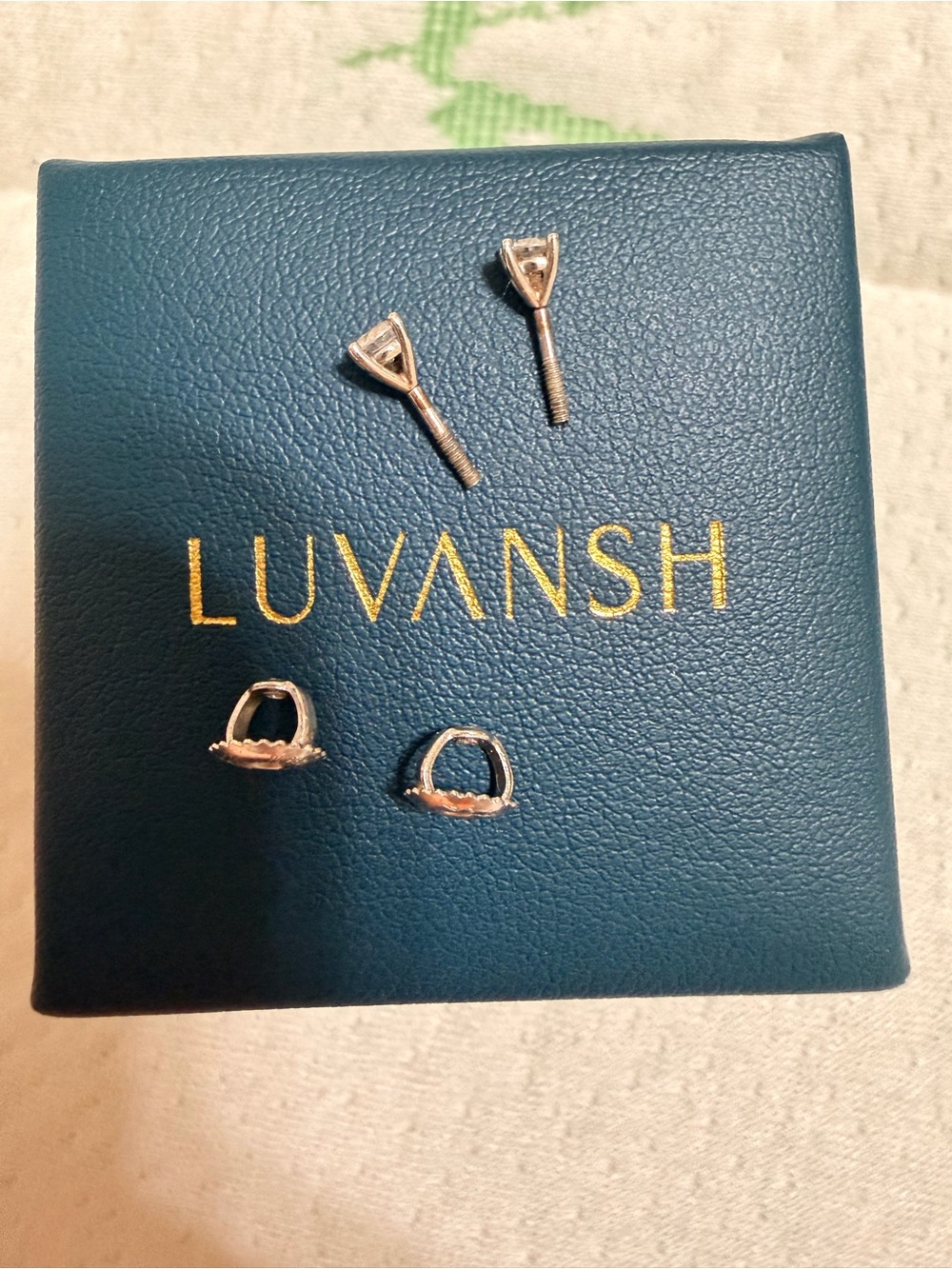 Luvanash 0.25 CTW SOLID PLATINUM Lab Diamond Studs SCREW BACK F-G VS - Picture 4 of 7